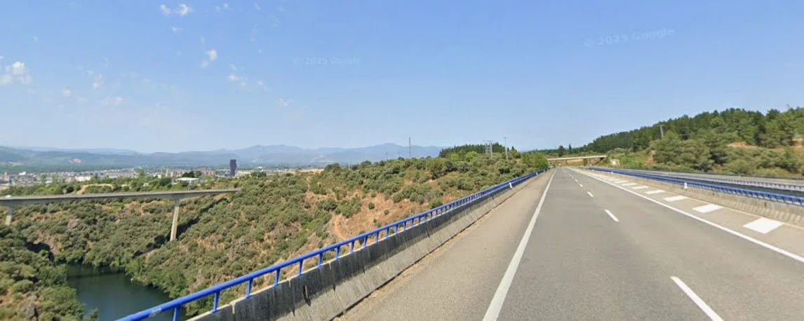 Hallan el cadáver de un varón tras aparecer un coche abandonado en un viaducto de la A-6 en Ponferrada