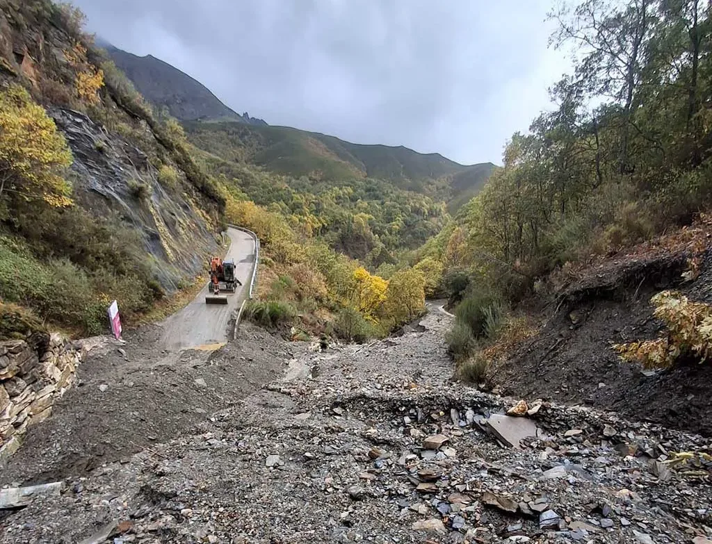 CB celebra que Diputación vaya a mejorar la carretera entre Salas y San Cristóbal pero matiza que “es solo un grano de arena en el desierto de nuestras necesidades”