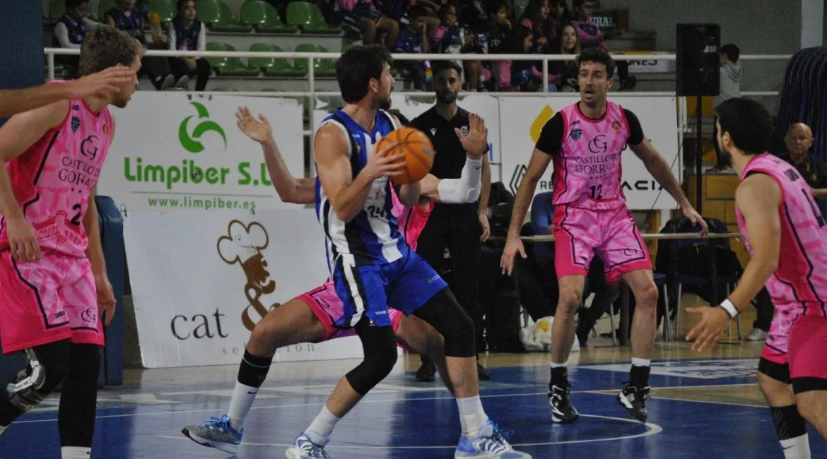 Clínica Ponferrada se aferra al trabajo para alargar su racha ante Valle de Egüés (90-78)