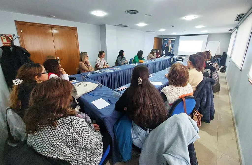 Cruz Roja analiza las perspectivas del modelo de atención y la empleabilidad en el sector sociosanitario del Bierzo