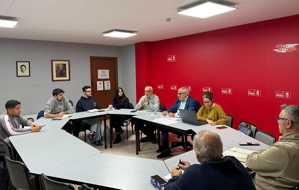 La Ejecutiva del PSOE considera un “brindis al sol” la ampliación de La Llanada y “falso” que la reconstrucción de las piscinas climatizadas será a coste cero para el Ayuntamiento