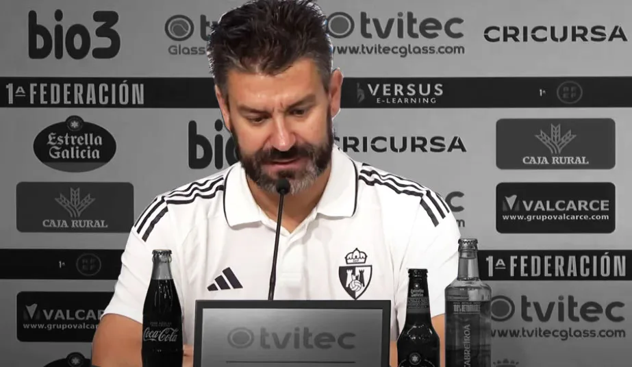 Fernando Estévez deja de ser entrenador de la Ponferradina tras 13 jornadas