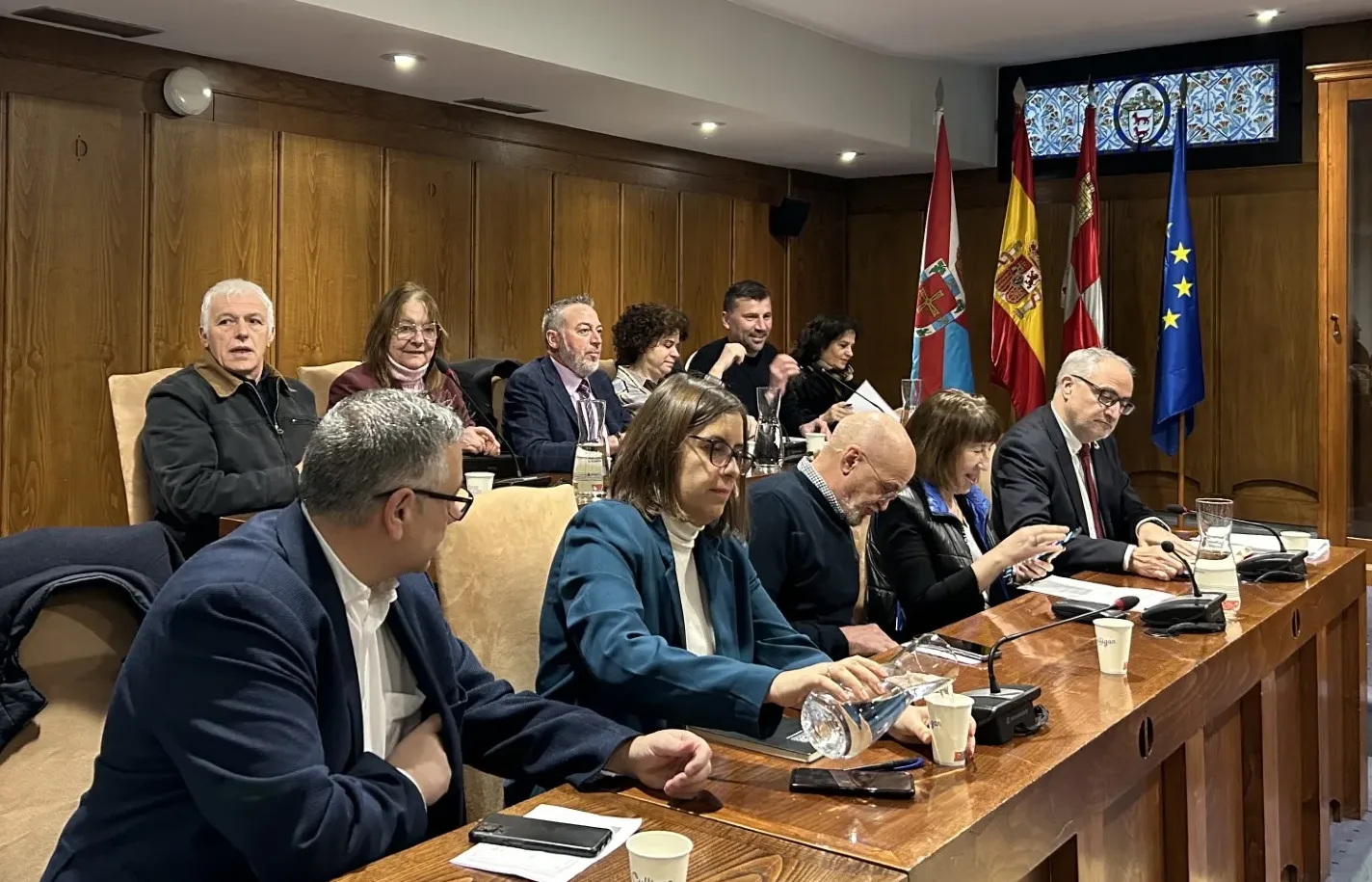 El PSOE plantea retomar las gestiones con 'Bierzo Central' para un enganche de agua de emergencia y pide a Diputación que “acelere al máximo” la reparación de la carretera de Peñalba