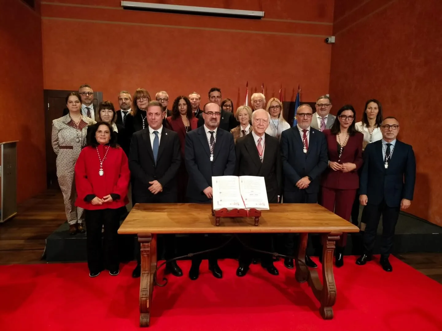Ponferrada celebra en el Castillo el 47º aniversario de la Constitución con la presencia del diputado constituyente Manuel Ángel Fernández Arias