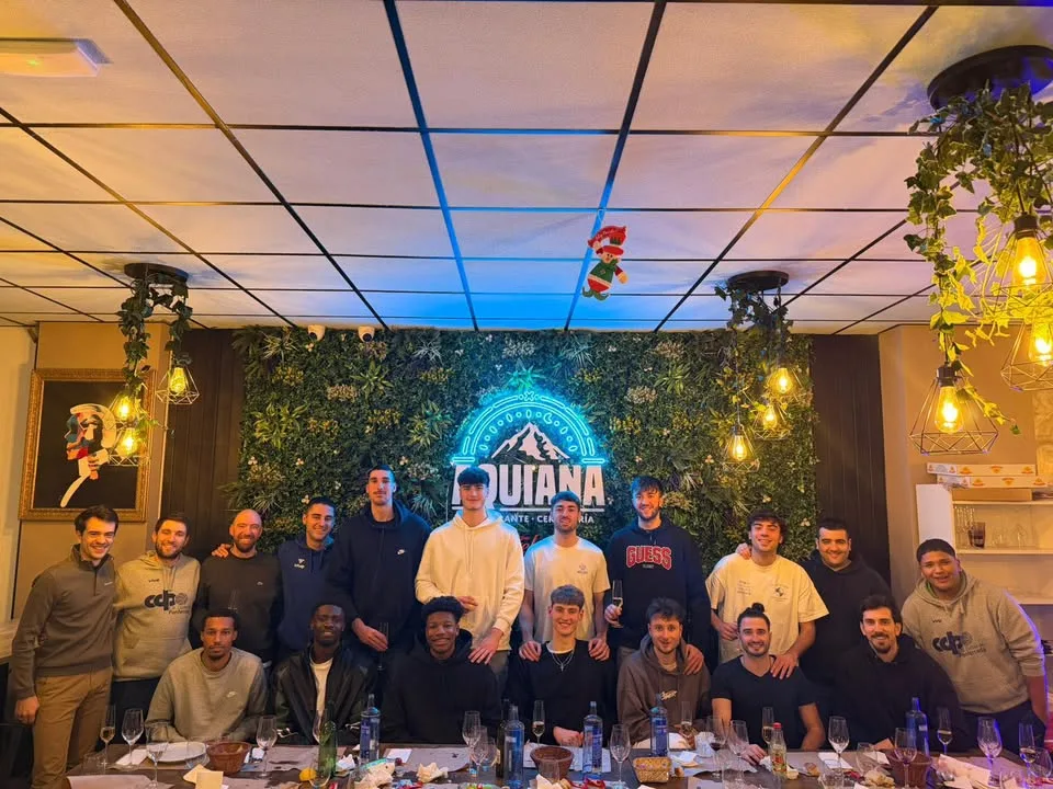 Cena de Navidad del equipo: celebración y agradecimiento en La Aquiana