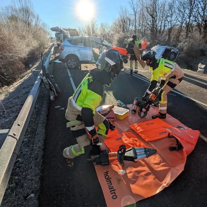 Accidente en la CL-626: Bomberos de León excarcelan a un copiloto atrapado y trasladan a Soporte Vital Avanzado