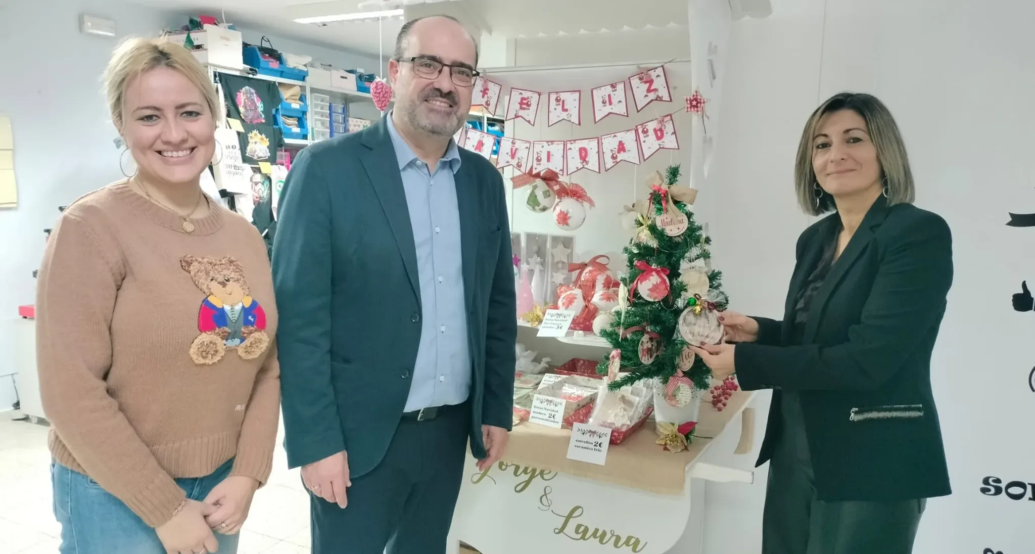 El alcalde de Ponferrada visita entidades sociales y sanitarias para felicitar la Navidad y conocer sus necesidades