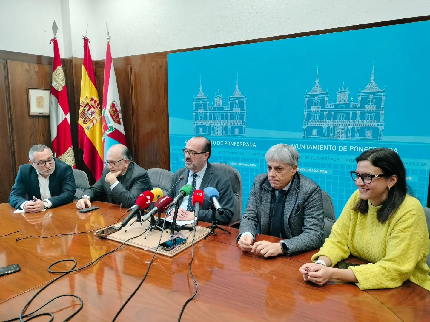 Más de 12 millones de euros para modernizar Ponferrada con nuevo alumbrado LED y rehabilitar las piscinas Lydia Valentín