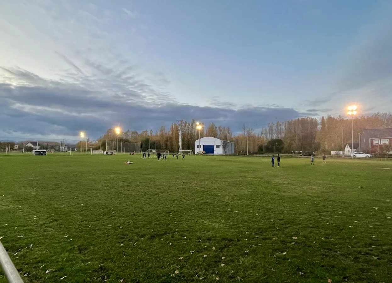 Deportes y el CD Columbrianos impulsan un convenio para mejorar la iluminación de las instalaciones deportivas con financiación de Red Eléctrica