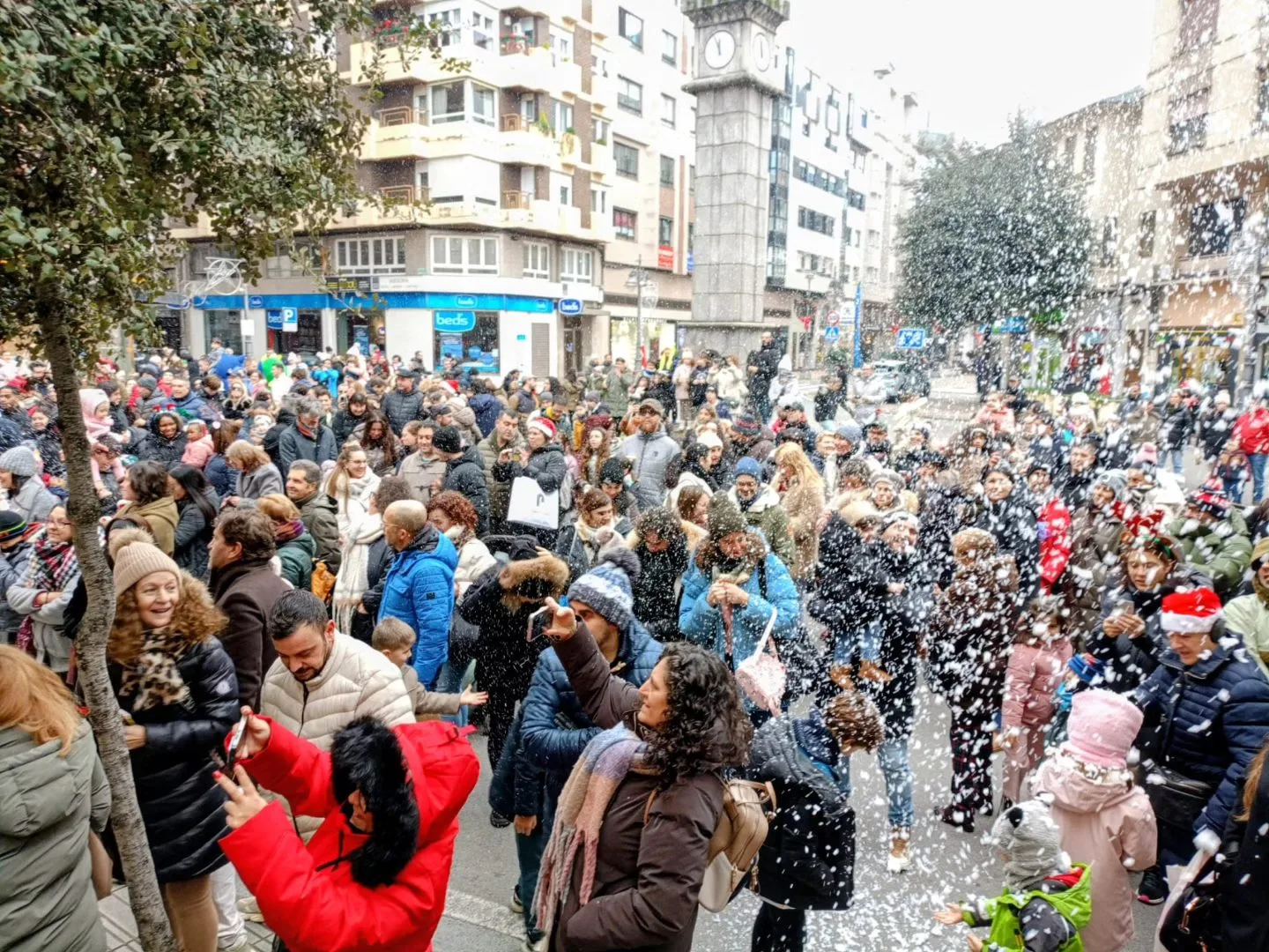 Las campanadas infantiles llenan de ilusión el centro de Ponferrada