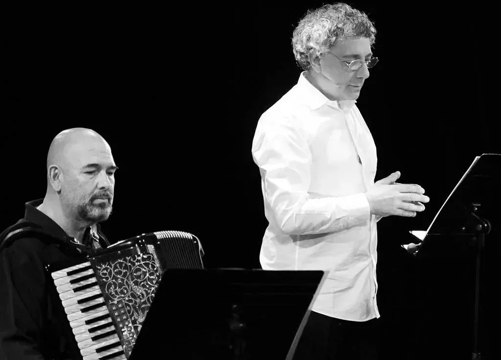 'Festival de Otoño en Las Médulas' con el poeta Juan Carlos Mestre, el músico Cuco Pérez y la compañía Fabularia Teatro