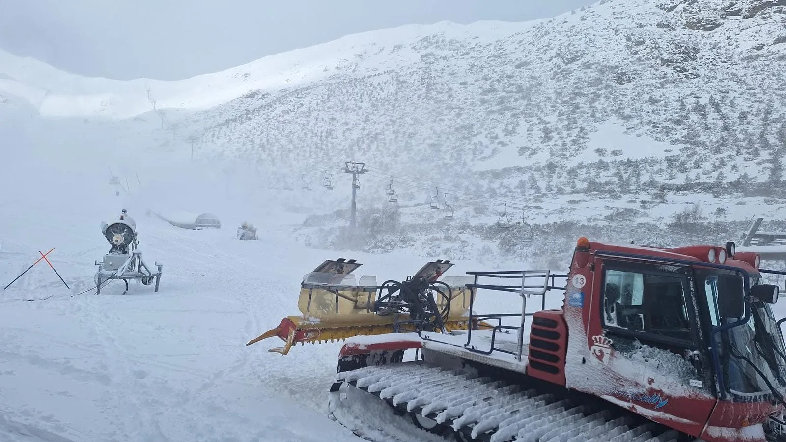 La Estación Invernal de San Isidro prevé reabrir este martes con al menos 8,6 kilómetros esquiables