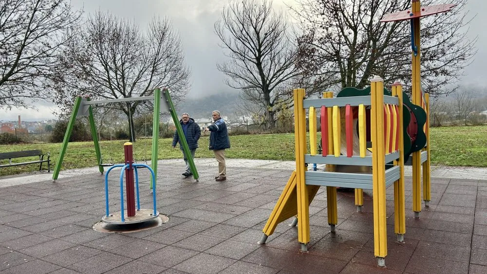 Ponferrada avanza en la renovación integral de sus parques infantiles con actuaciones en la plaza del Diamante y en La Placa