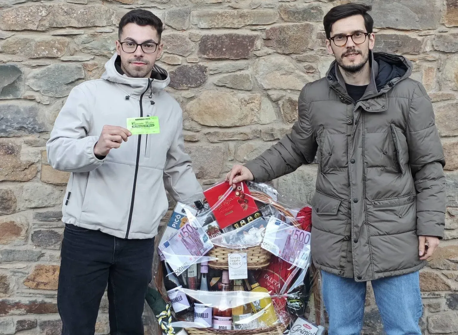 Entregada la cesta de Navidad sorteada en Noceda del Bierzo