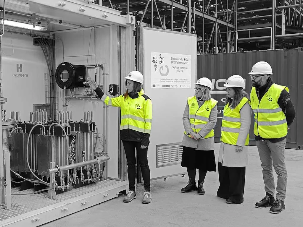 Llega a CIUDEN el electrolizador para la experimentación en la producción de hidrógeno