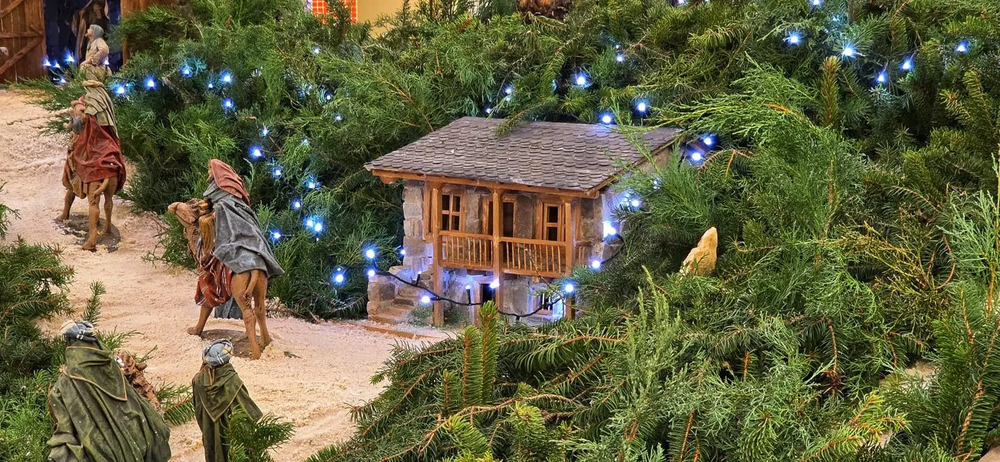 Villablino ya puede disfrutar de su belén navideño en la Casa de la Cultura