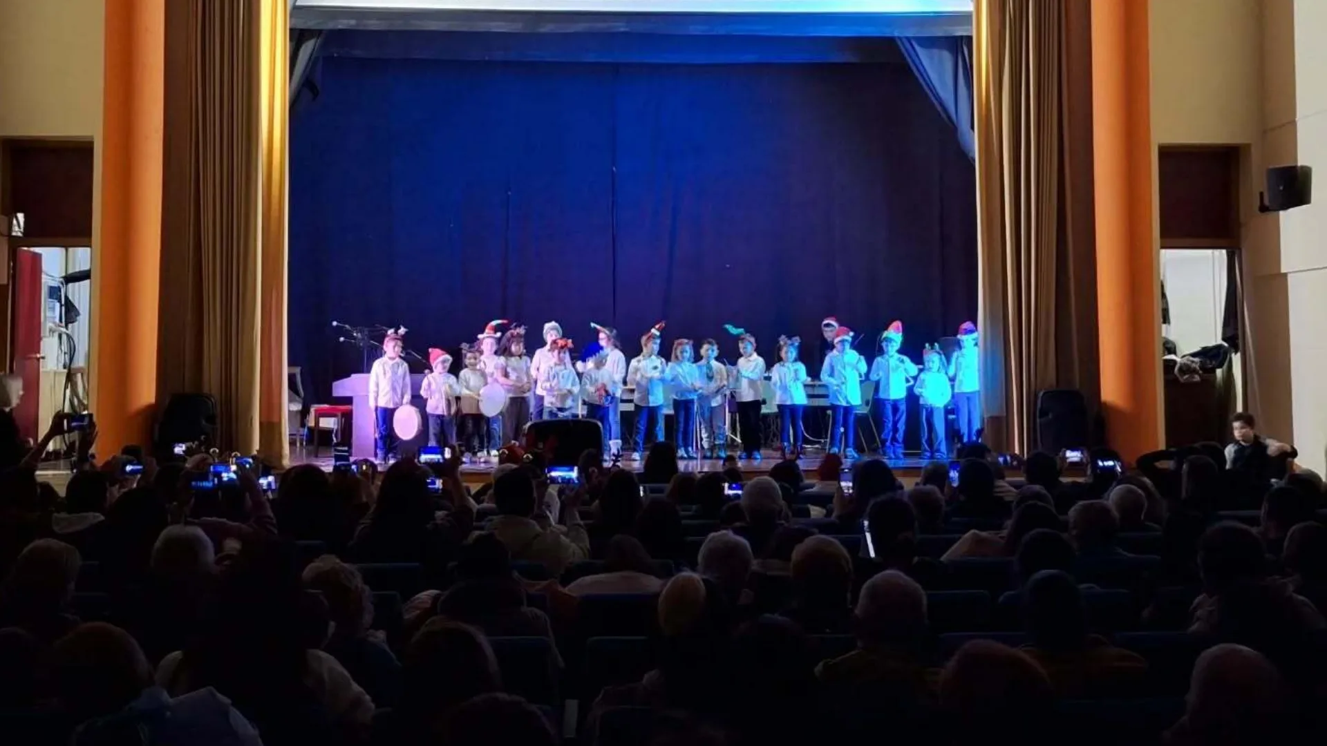 Lleno en la Casa de la Cultura de Fabero para el concierto de la Escuela Municipal de Música