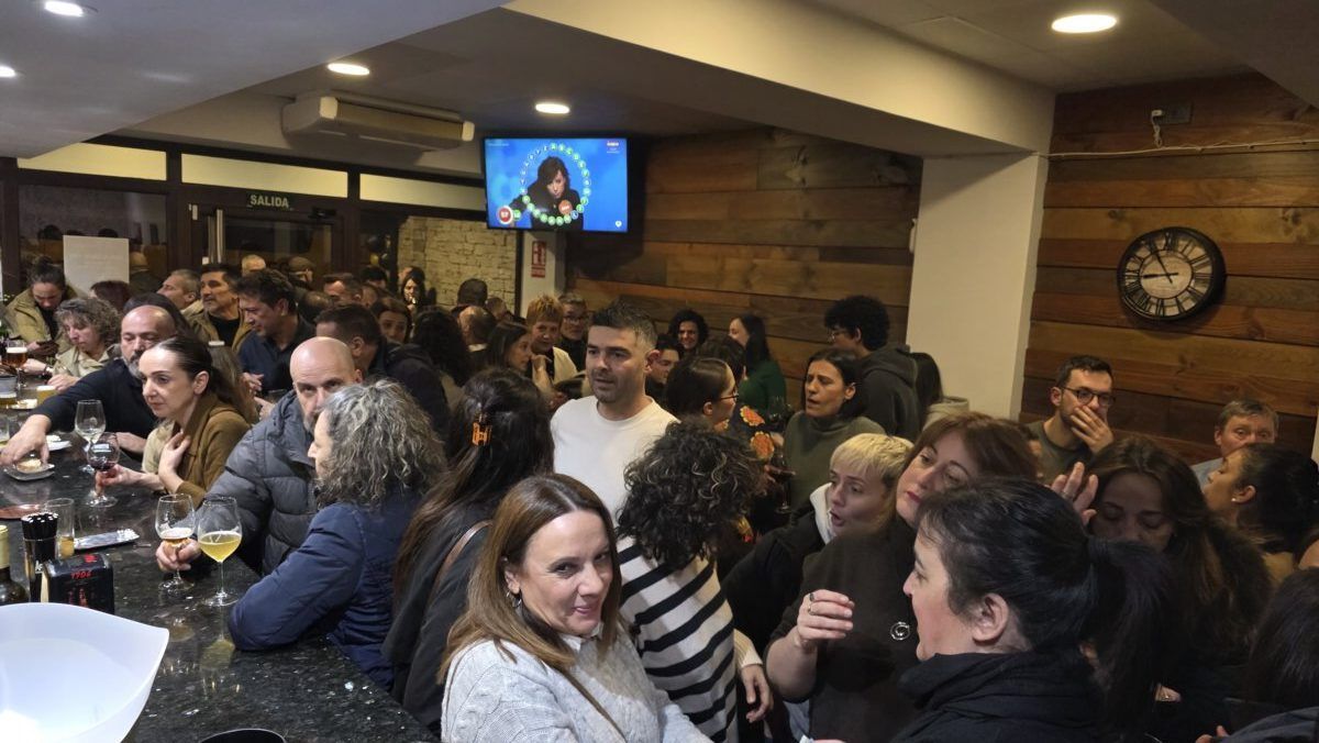 Inauguración del bar La Inquieta con gran afluencia de público en Ponferrada