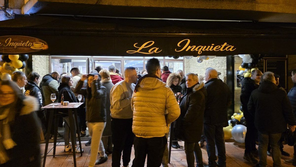 Inauguración del bar La Inquieta con gran afluencia de público en Ponferrada