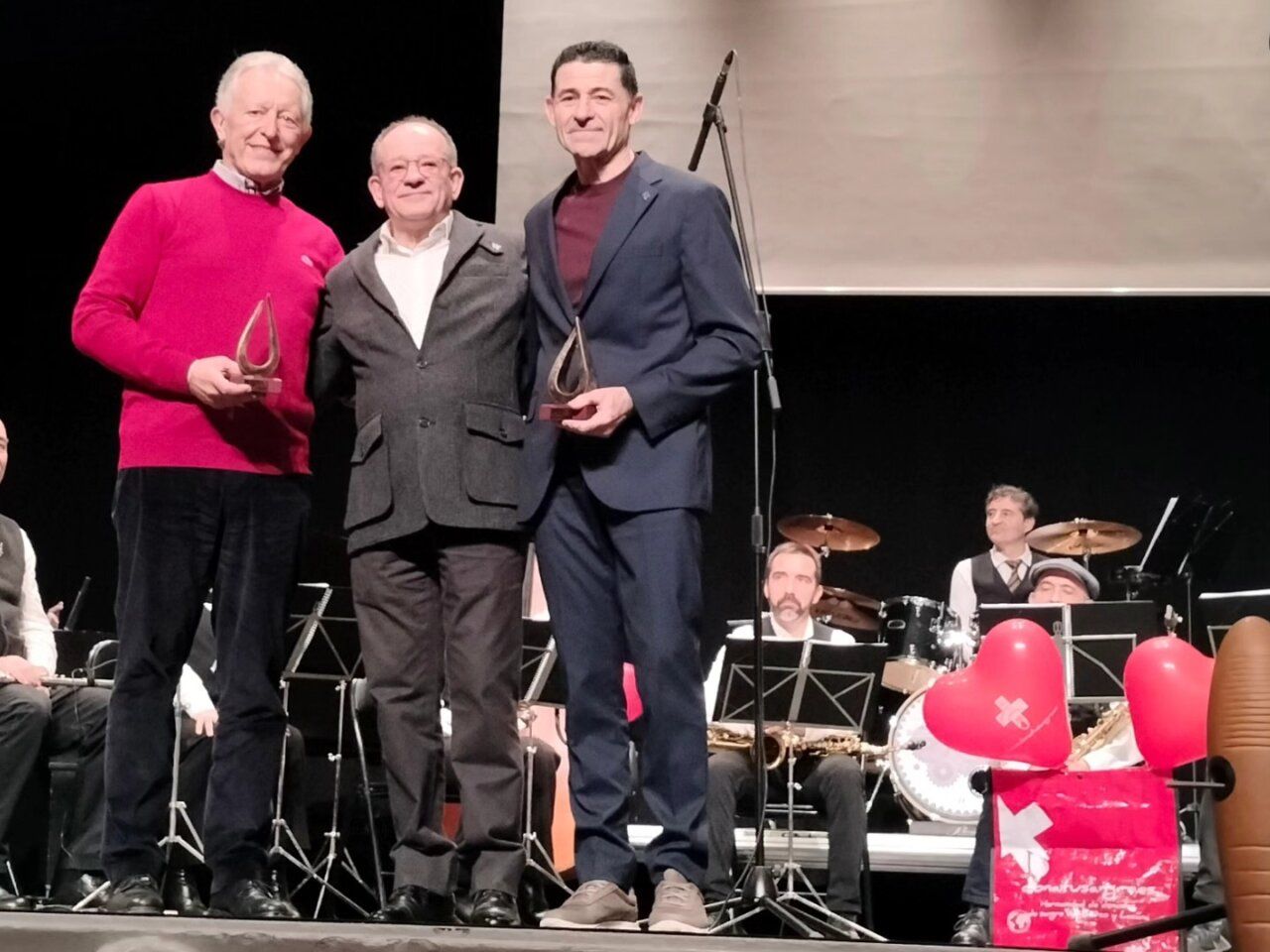 Homenaje a donantes de sangre en Ponferrada con premiados y músicos
