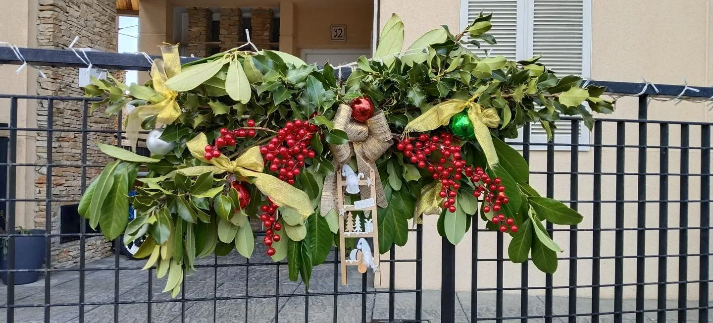 Fachada ganadora del concurso navideño: ven a admirarla en la Calle León, 34 de Villafranca del Bierzo