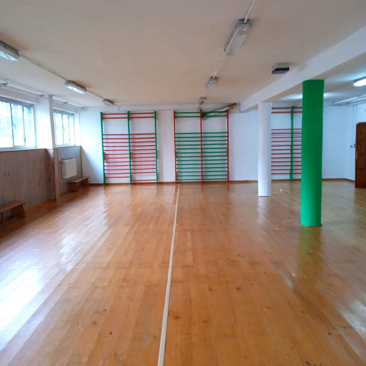 Interior del Colegio San Miguel con mejoras y arreglos recientes