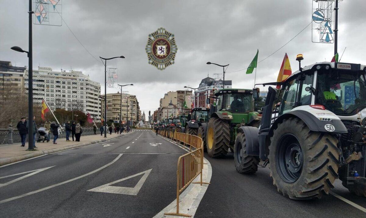 Tractores en la manifestación de agricultores en León