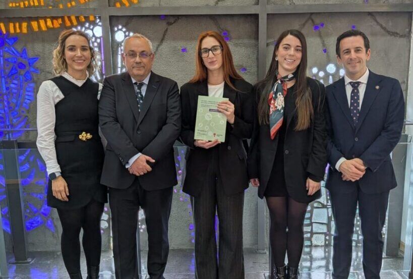 Ana González Castro con su tesis doctoral sobre riesgo de caídas en mayores