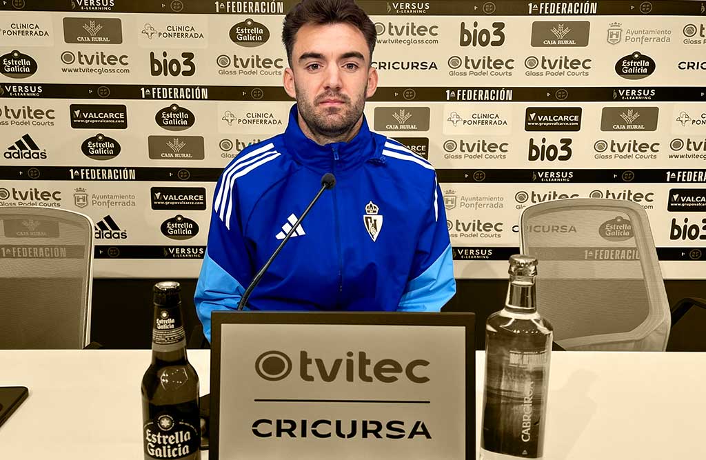 Andoni López en rueda de prensa antes del partido en El Toralín