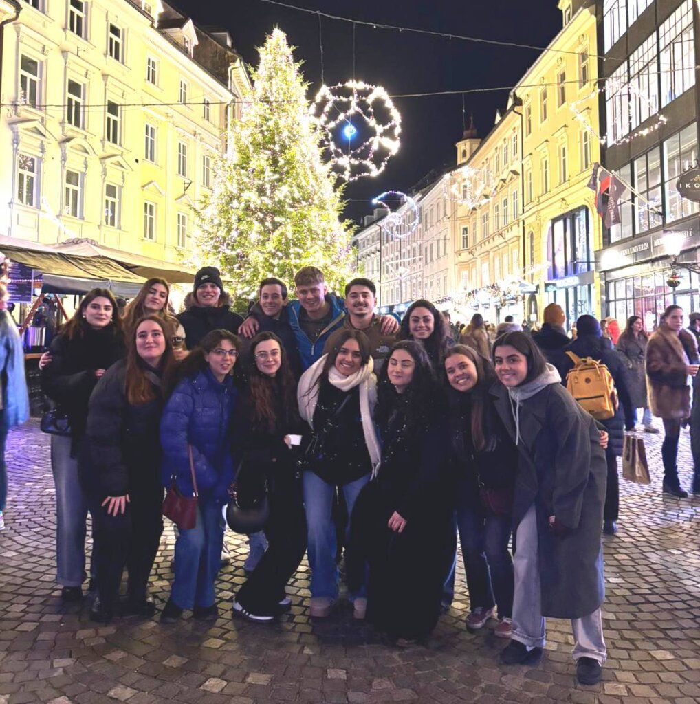 Grupo de estudiantes en Ljubljana durante su experiencia Erasmus