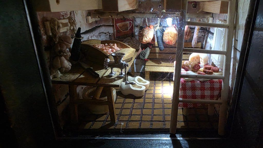 Interior de la casita del Ratoncito Pérez con decoración encantadora