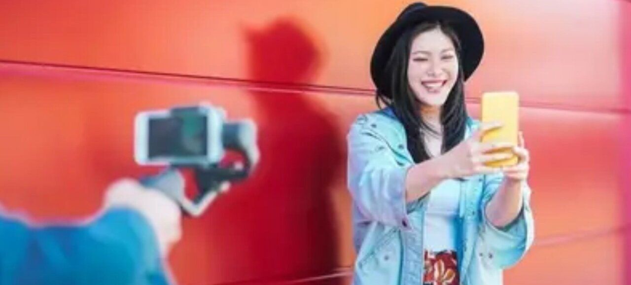Influencers en China deben tener credenciales oficiales para opinar