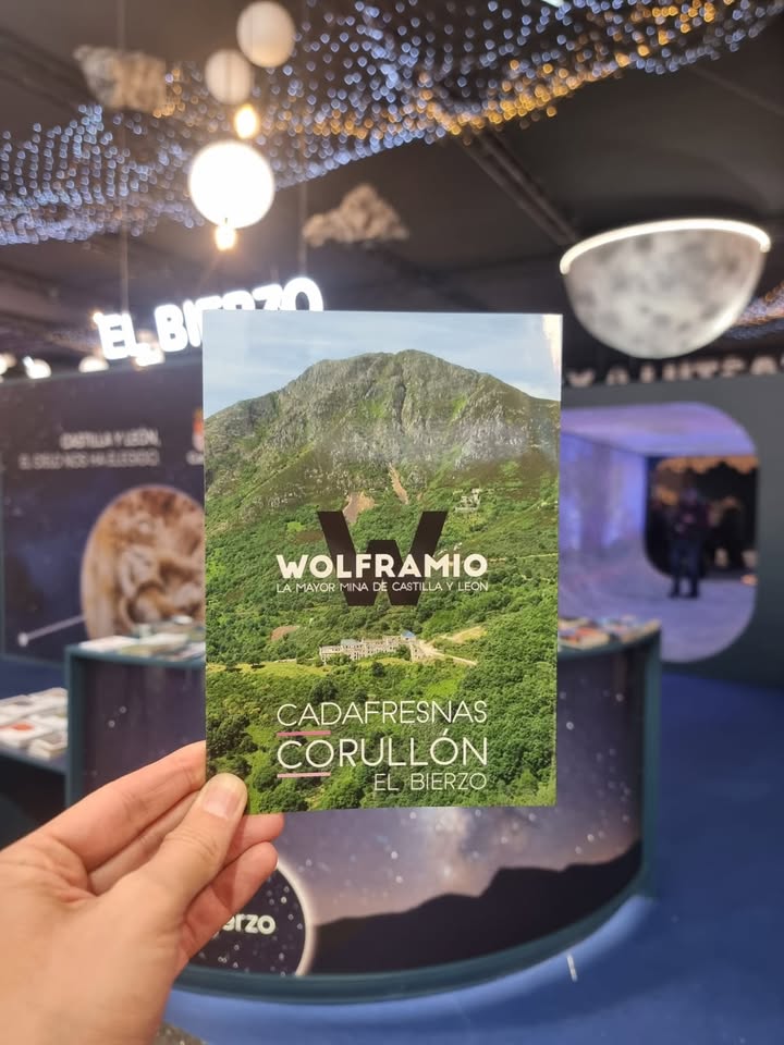 Folleto de wolframio de Corullón en FITUR 2026