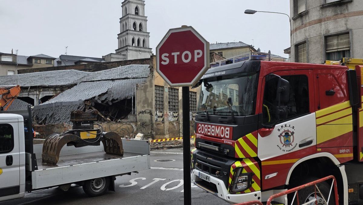 Derrumbe parcial de un garaje en Ponferrada con camión de bomberos