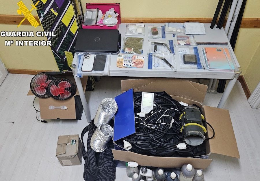 Material incautado en un punto de venta de droga en Toral de los Vados