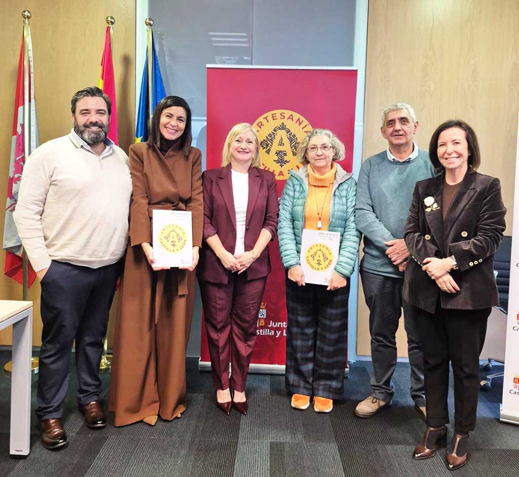Entrega de distintivos de artesanía en Castilla y León a artesanos