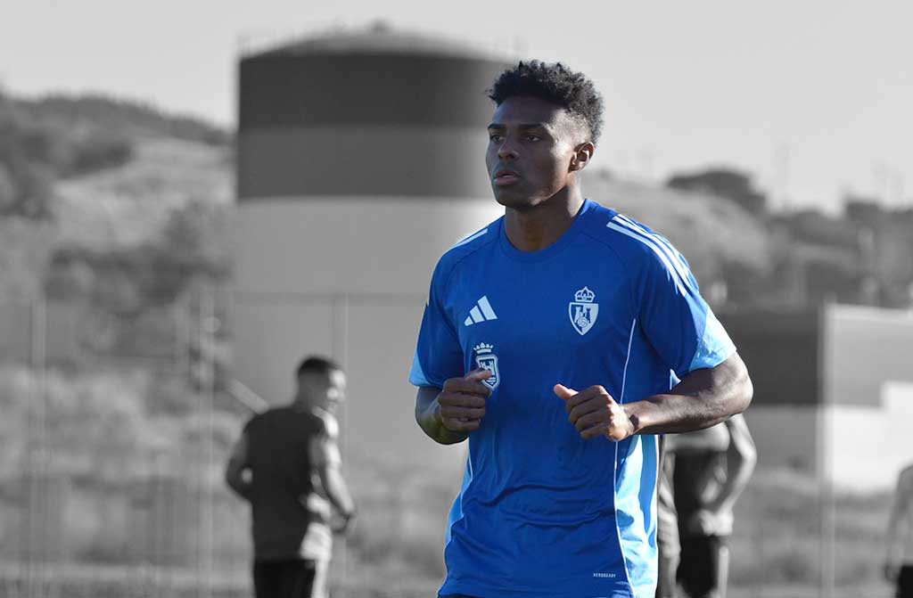 Lian dos Santos entrenando con la camiseta de la SD Ponferradina