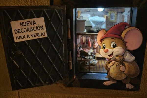Interior de la casita del Ratoncito Pérez con nueva decoración