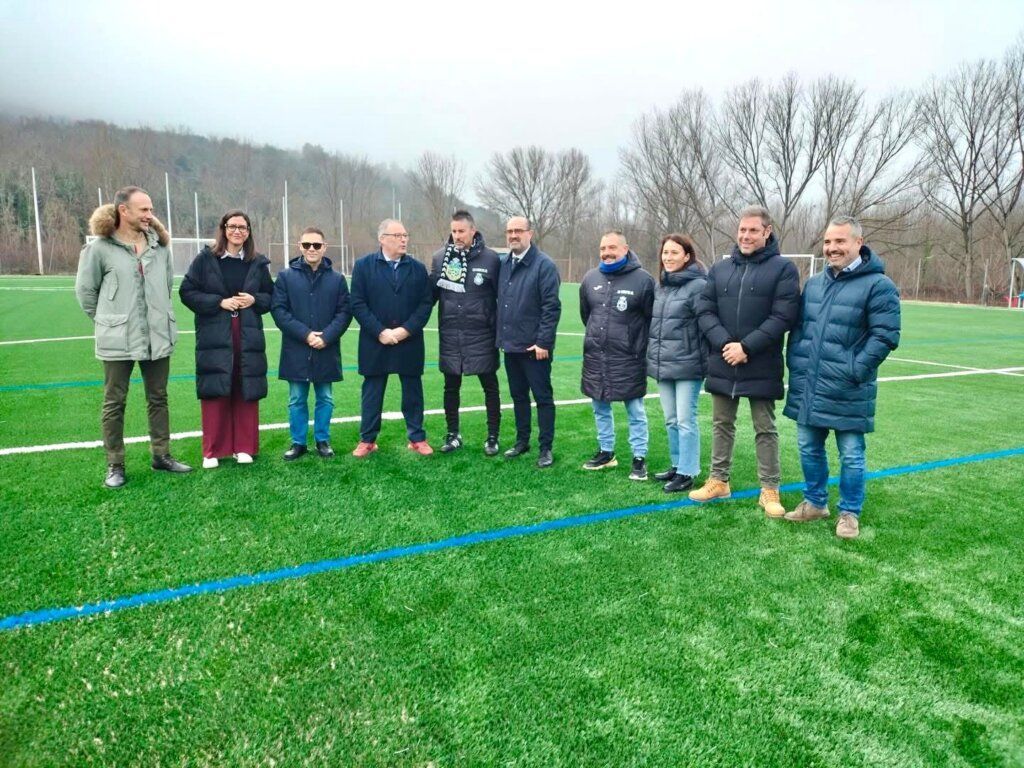 Inauguración del nuevo campo de fútbol 11 en Ponferrada con autoridades locales