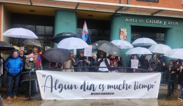 Protesta de Oncobierzo por sanidad digna bajo la lluvia