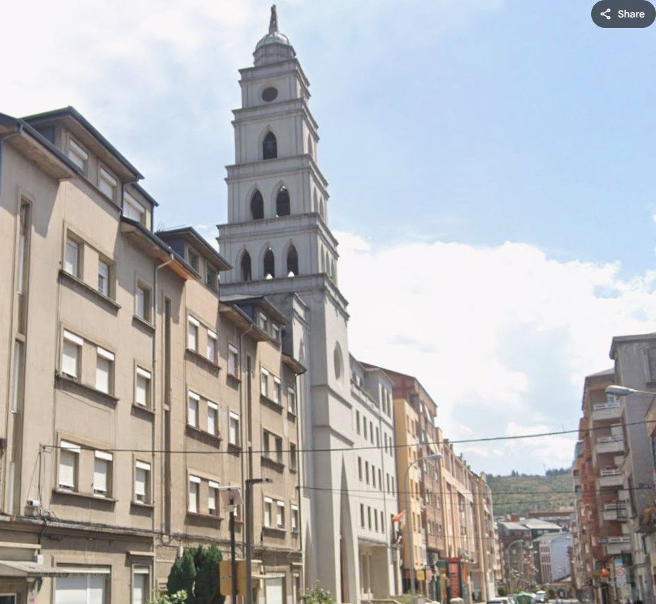 Vista de la Parroquia de San Ignacio en Ponferrada