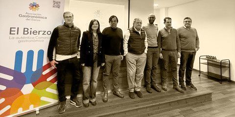 Miembros de la Asociación Gastronómica del Bierzo en su presentación oficial