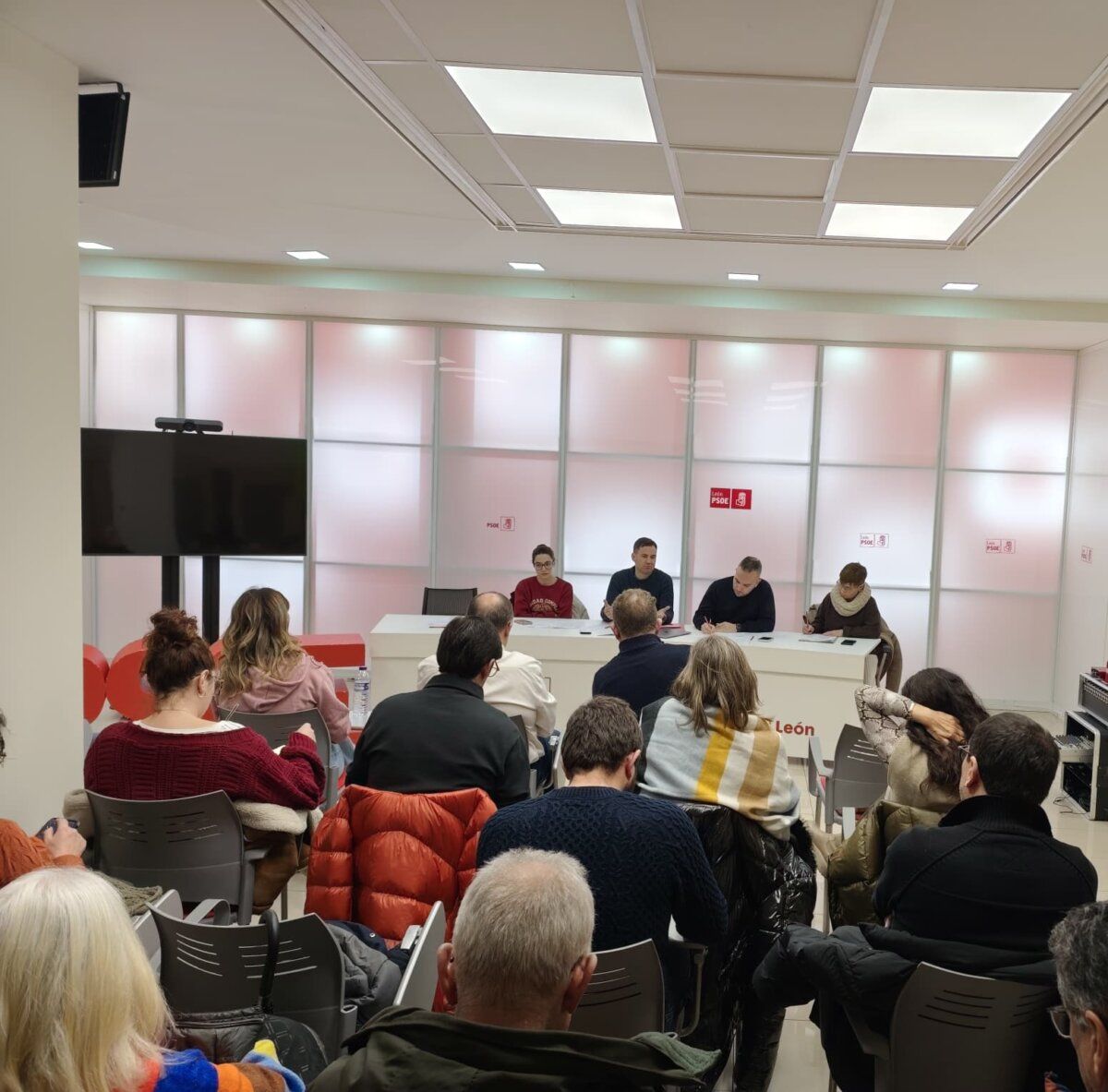 Reunión del PSOE de León con miembros del comité electoral.