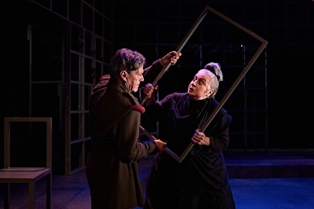 Escena de la obra Los cuernos de Don Friolera en el Teatro Bergidum