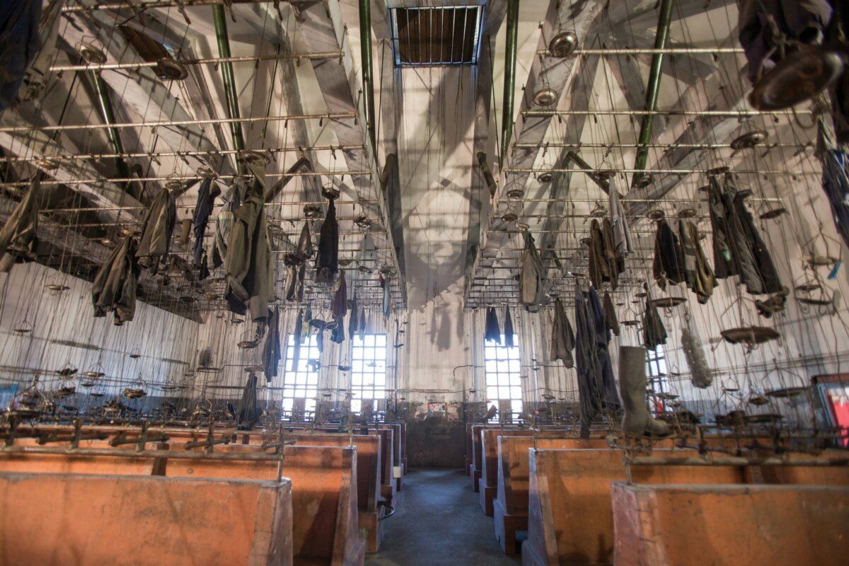 Interior de un antiguo vestuario minero en Fabero
