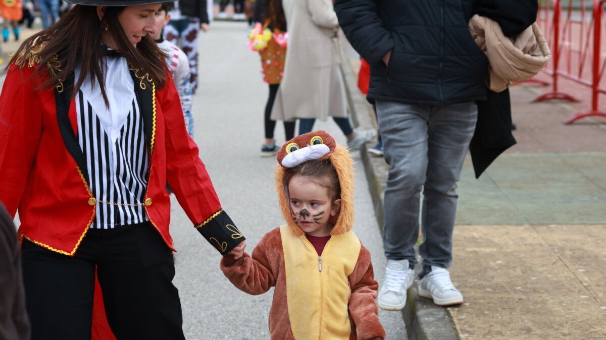 Niña disfrazada de león en el carnaval de Ponferrada