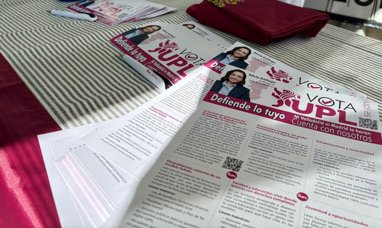 Folletos de campaña de UPL sobre fomento económico en La Bañeza