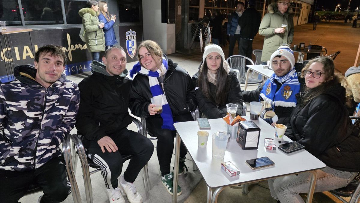 Grupo de aficionados de la Ponfe en el Bar El Toralín
