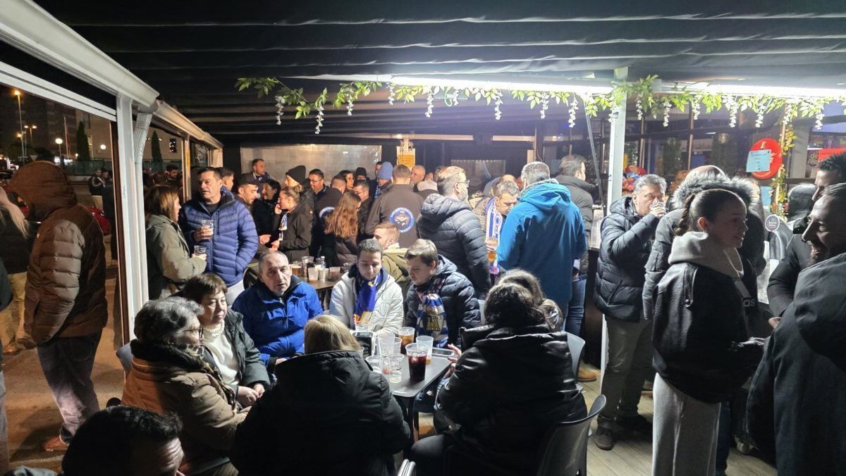 Aficionados de la Ponfe en el Bar El Toralín disfrutando del ambiente