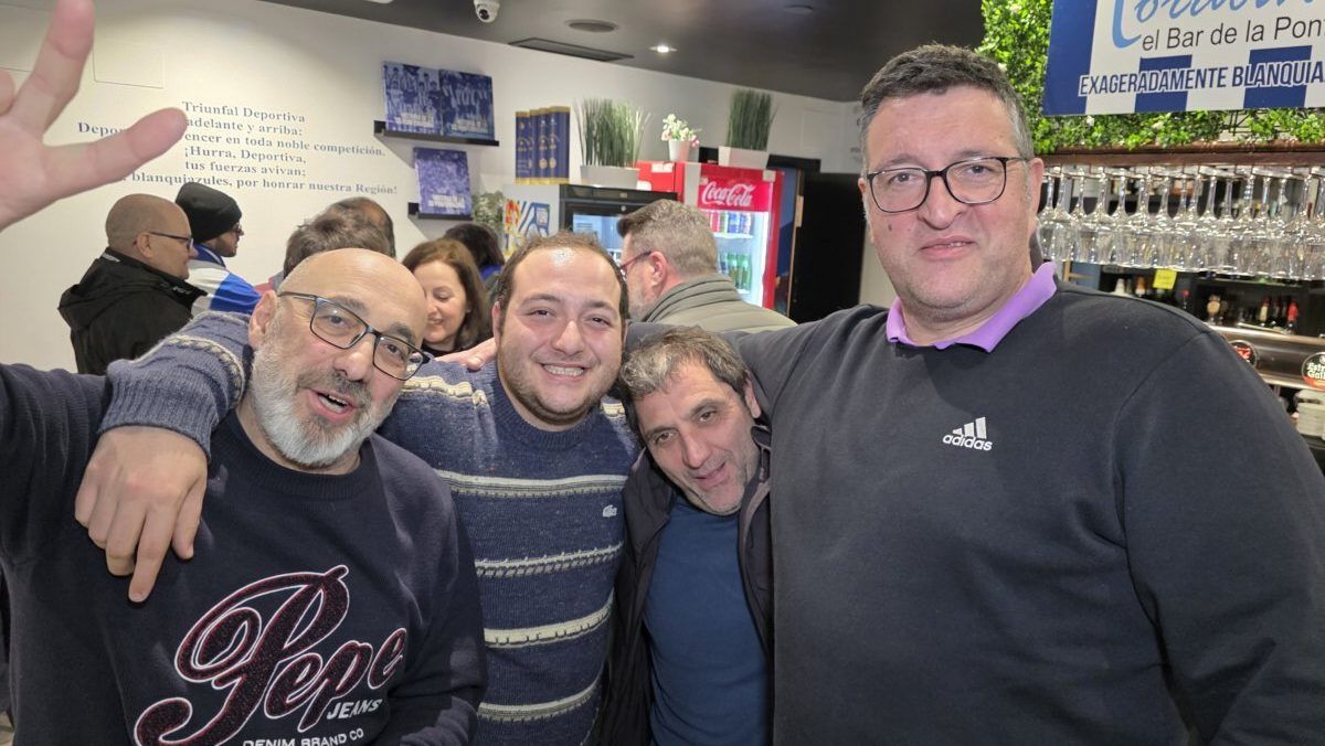 Grupo de aficionados de la Ponfe en el Bar El Toralín